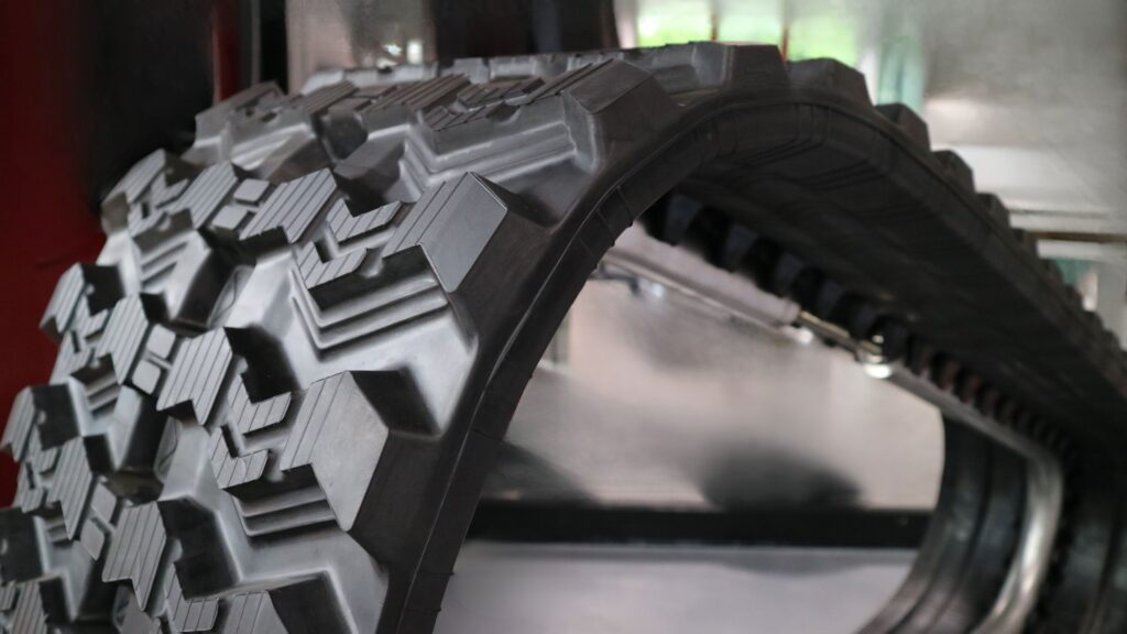 cingolo con battistrada zig zag