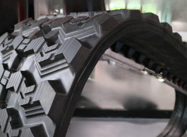 cingolo con battistrada zig zag